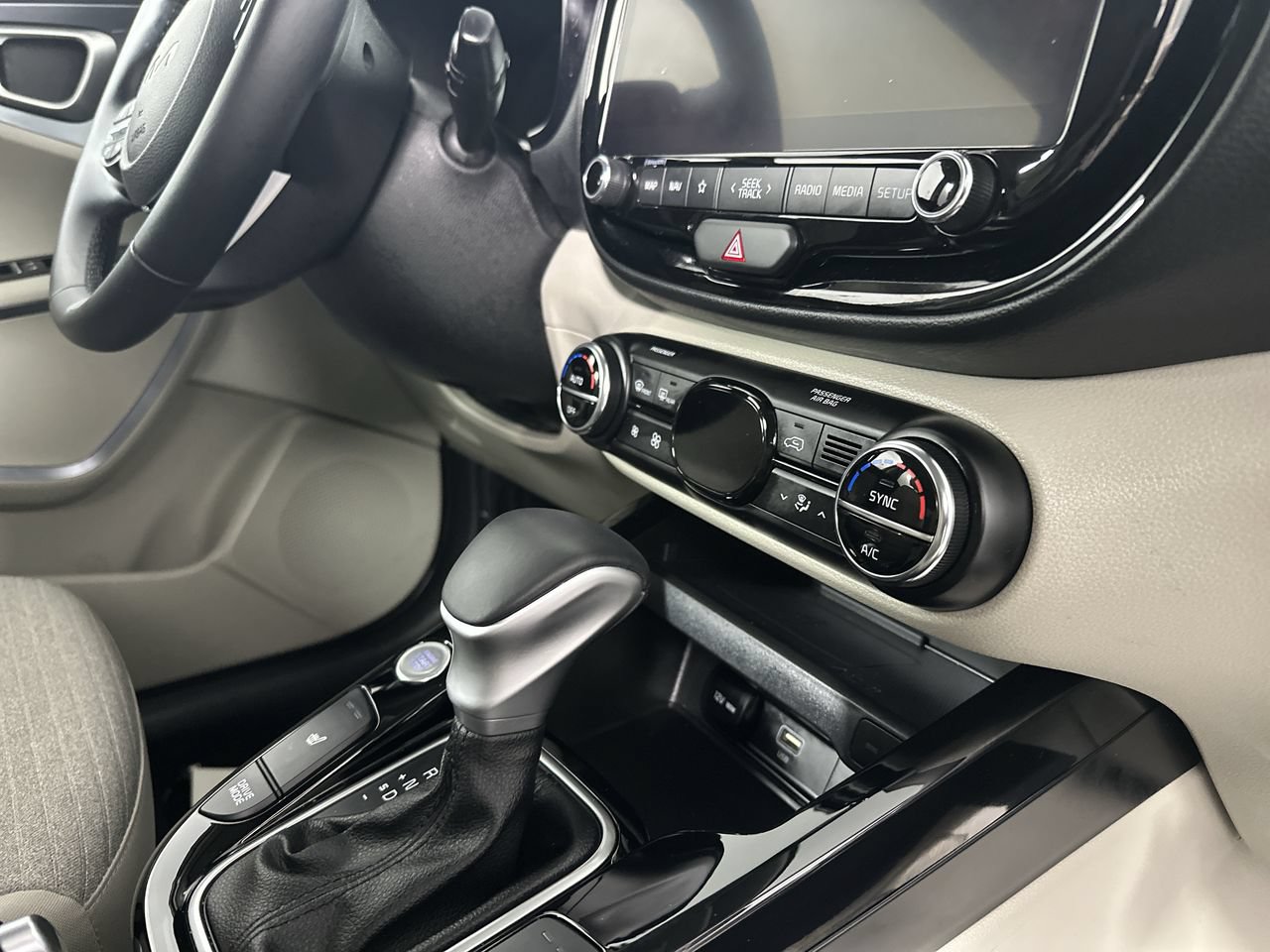 Certified 2025 Kia Soul EX FWD image 15