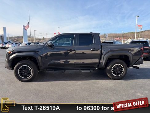 Used 2024 Toyota Tacoma TRD Off-Road image 8