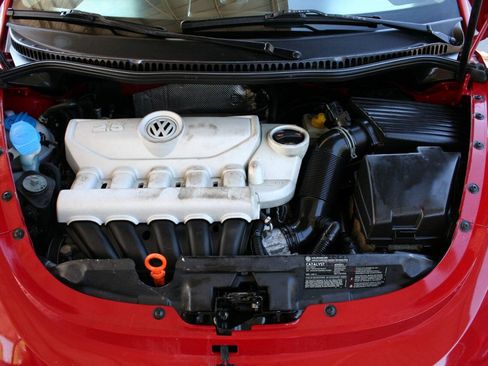 Used 2008 Volkswagen Beetle SE FWD image 12