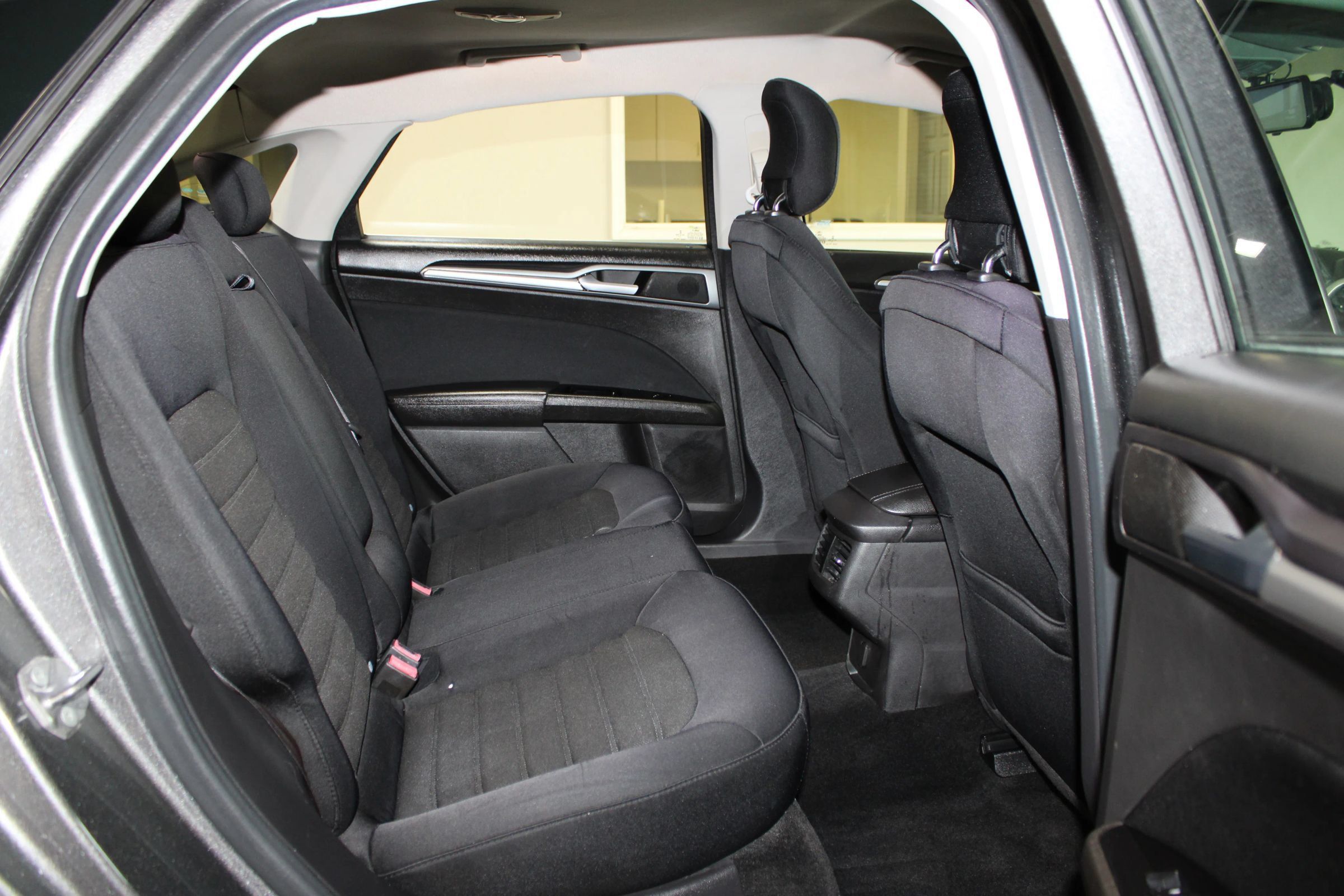 Used 2014 Ford Fusion SE FWD image 26