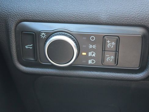 Used 2023 Ford Explorer XLT AWD/4WD image 42