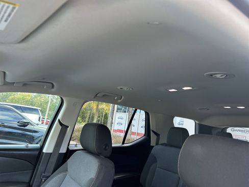 Used 2020 Chevrolet Traverse LT image 14