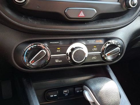 Used 2023 Kia Soul LX w/ LX Technology Package FWD image 19