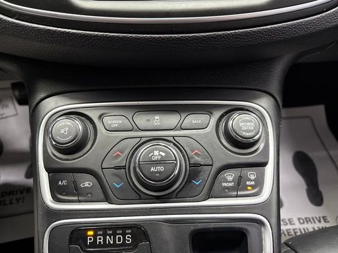 Used 2015 Chrysler 200 C w/ Navigation & Sound Group I image 32