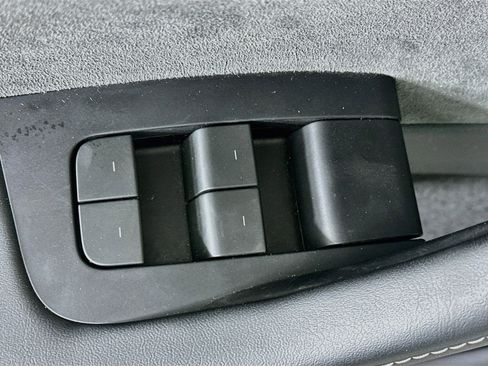Used 2024 Tesla Model Y Long Range AWD/4WD image 15