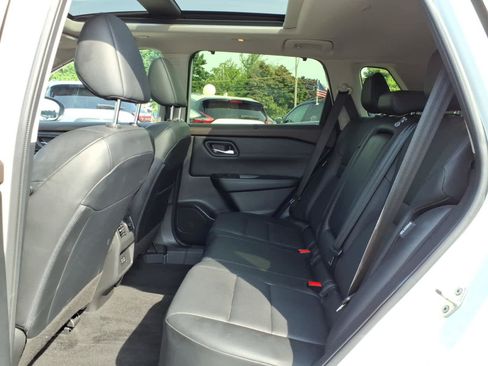 Used 2023 Nissan Rogue SV w/ SV Premium B Package AWD/4WD image 13