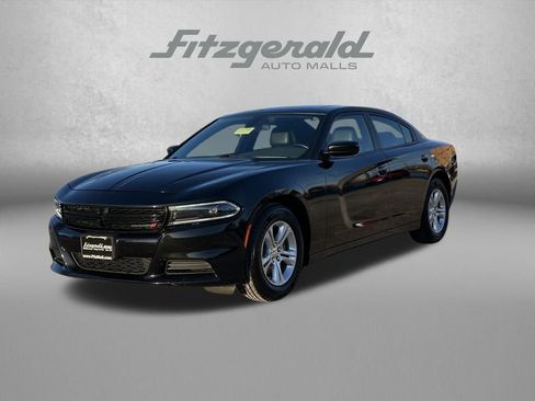 Used 2022 Dodge Charger SXT w/ Leather Interior Group image 3