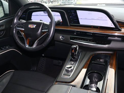Used 2023 Cadillac Escalade Premium Luxury RWD image 10