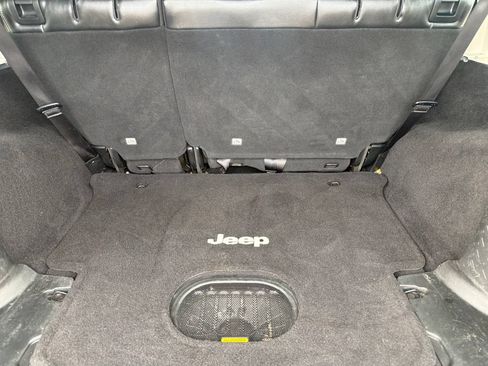 Used 2016 Jeep Wrangler Unlimited Sahara w/ Connectivity Group AWD/4WD image 15