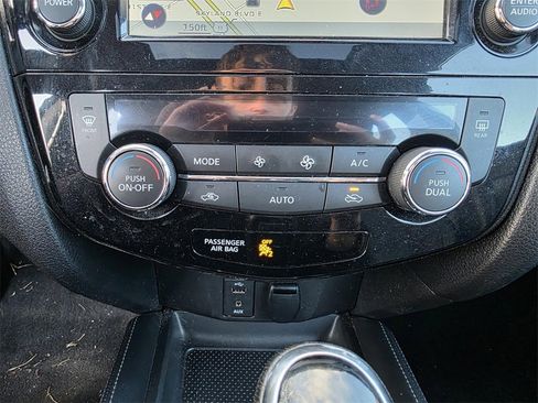 Used 2017 Nissan Rogue Sport SL w/ SL Premium Package image 23