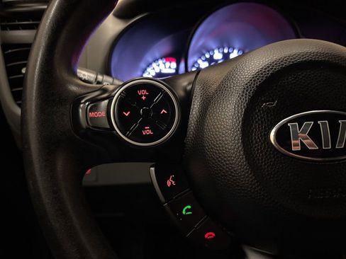 Used 2016 Kia Soul image 16