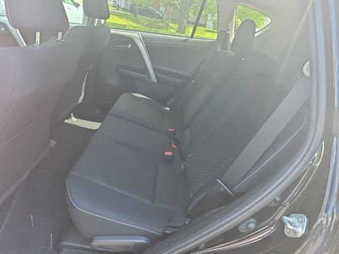 Used 2018 Toyota RAV4 XLE AWD/4WD image 25
