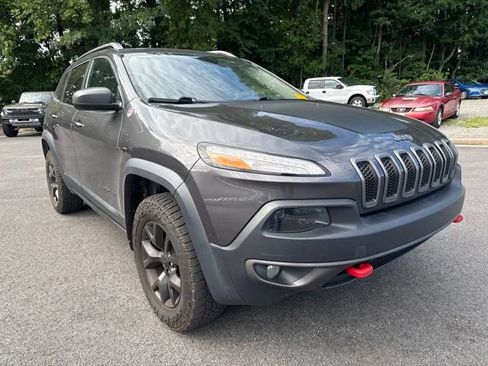 Used 2016 Jeep Cherokee Trailhawk AWD/4WD image 7