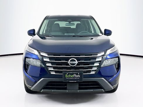 Used 2024 Nissan Rogue SV image 2