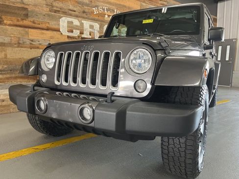 Used 2017 Jeep Wrangler Unlimited Sahara w/ Connectivity Group image 12