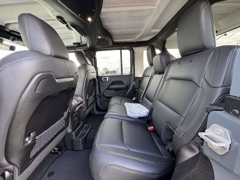 New 2026 Jeep Wrangler Unlimited Sahara AWD/4WD image 19