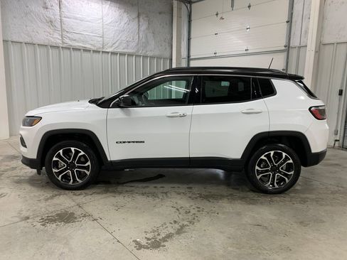 Used 2024 Jeep Compass Limited AWD/4WD image 3