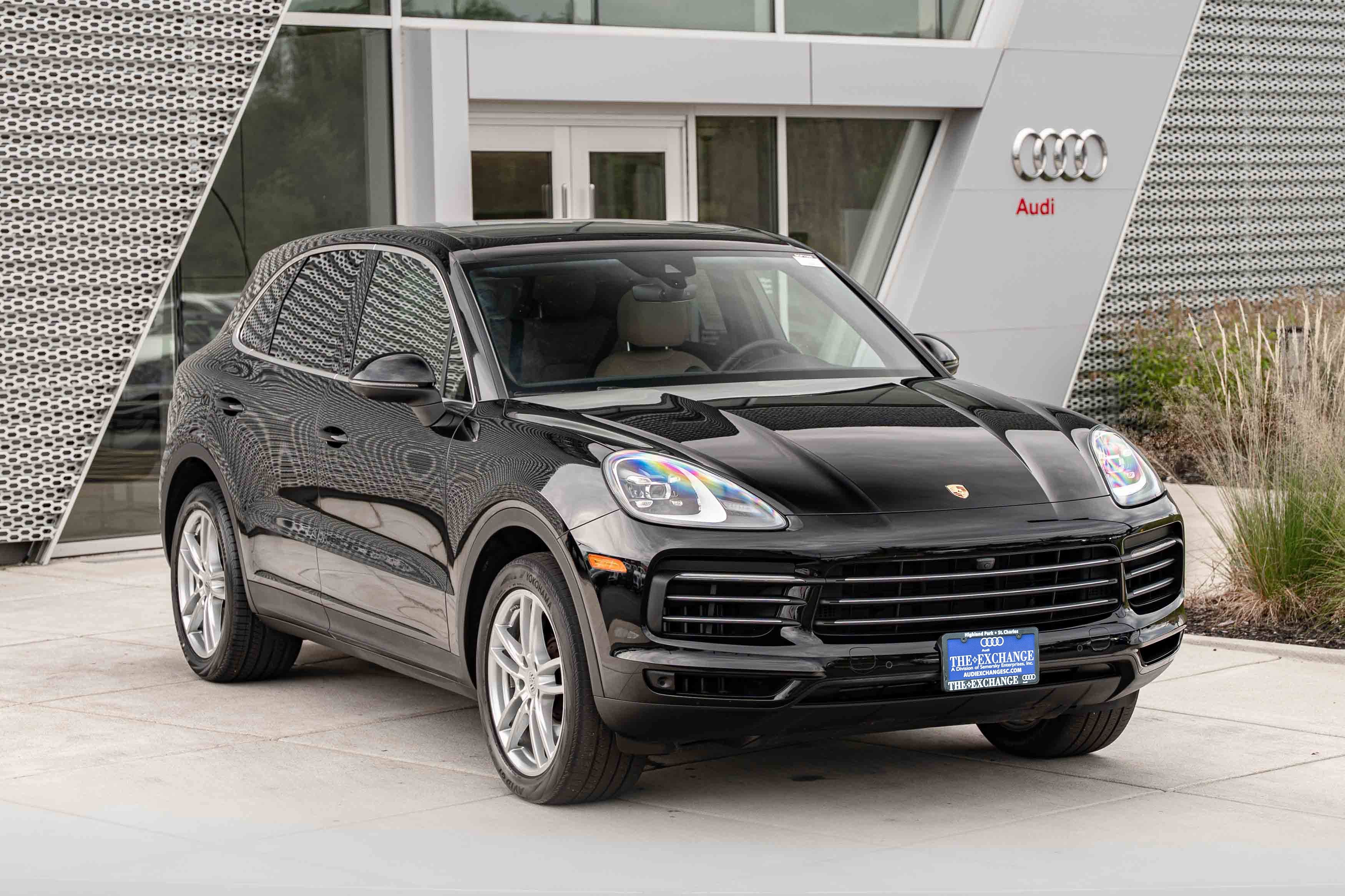 Used 2023 Porsche Cayenne AWD/4WD image 2