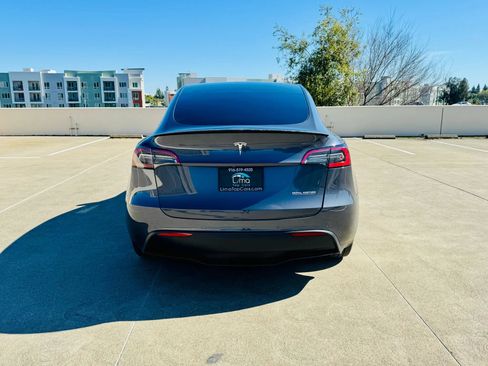 Used 2022 Tesla Model Y Long Range AWD/4WD image 10