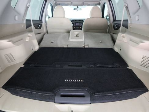 Used 2016 Nissan Rogue S w/ Appearance Package FWD image 28