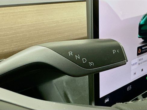 Used 2023 Tesla Model 3 Standard Range image 24