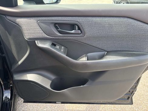 Used 2023 Nissan Rogue S FWD image 14