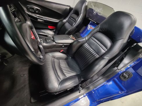 Used 2003 Chevrolet Corvette w/ Preferred Equipment Group1 image 26