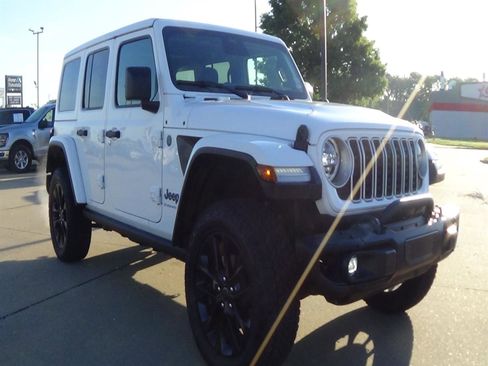 Certified 2025 Jeep Wrangler Unlimited Sahara AWD/4WD image 4