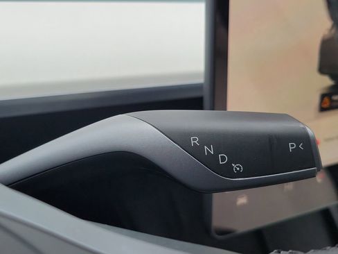 Used 2023 Tesla Model Y Long Range image 15