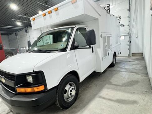 Used 2009 Chevrolet Express 3500 3500 image 2