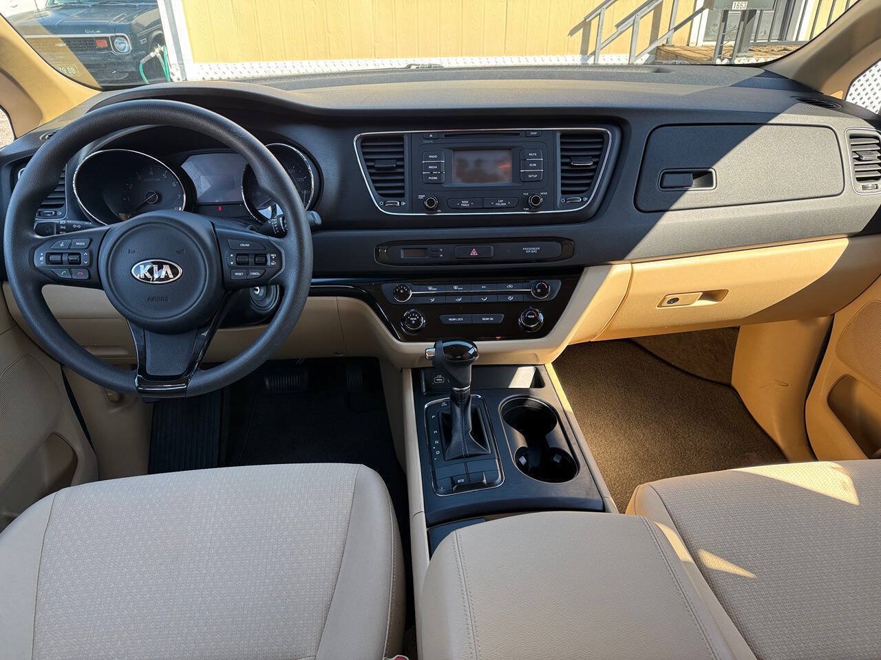 Used 2016 Kia Sedona LX FWD image 16