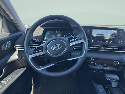 Used 2025 Hyundai Elantra Hybrid FWD image 18