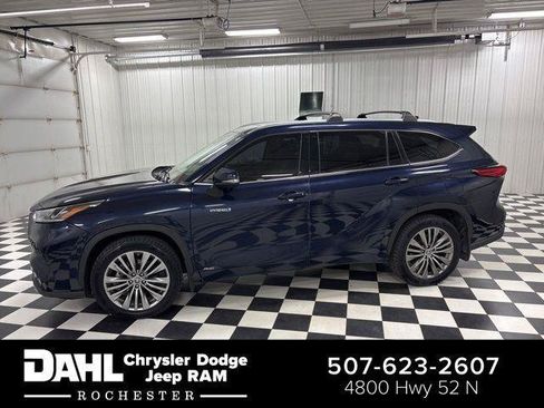 Used 2021 Toyota Highlander Platinum AWD/4WD image 1