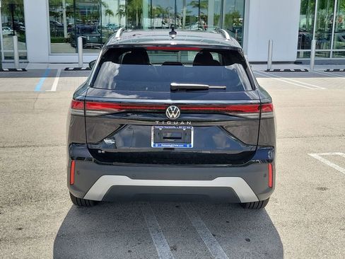 New 2026 Volkswagen Tiguan SE FWD image 4