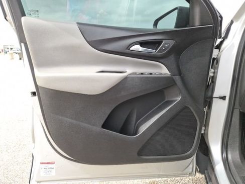 Used 2021 Chevrolet Equinox LS image 12