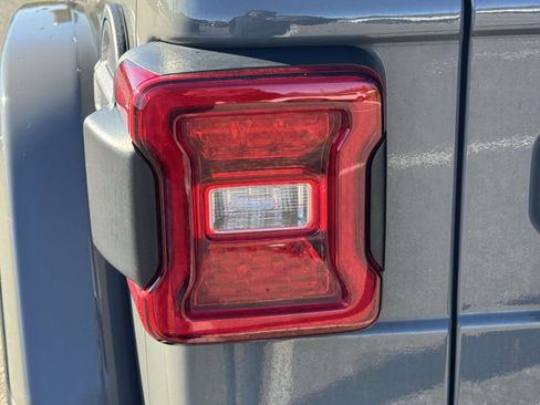 Used 2019 Jeep Wrangler Unlimited Rubicon w/ Dual Top Group image 7