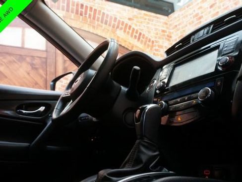 Used 2017 Nissan Rogue SV w/ SV Premium Package image 52