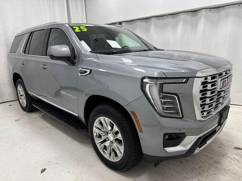 Used 2025 GMC Yukon Denali AWD/4WD image 3