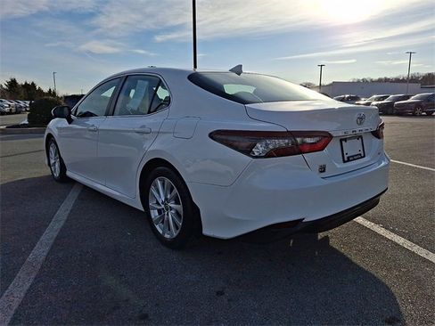 Certified 2021 Toyota Camry LE image 4