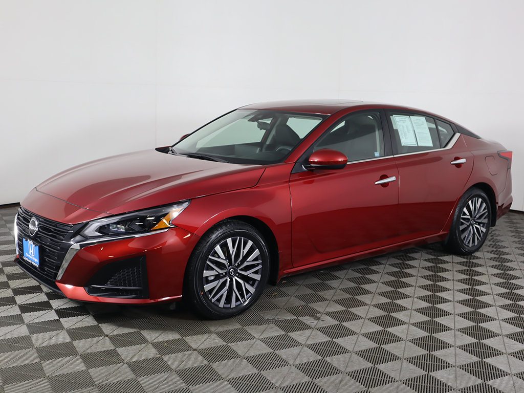 Used 2023 Nissan Altima 2.5 SV w/ SV Premium Package FWD image 9