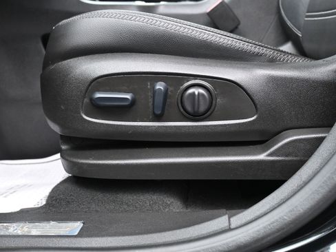 Used 2023 GMC Terrain Denali w/ Black Diamond Edition image 19