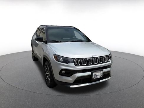 Used 2025 Jeep Compass Limited AWD/4WD image 3