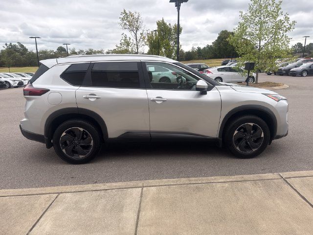 Used 2025 Nissan Rogue SV w/ SV Premium Package FWD image 5