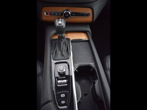 Used 2021 Volvo XC90 T6 Momentum w/ Advanced Package AWD/4WD image 12