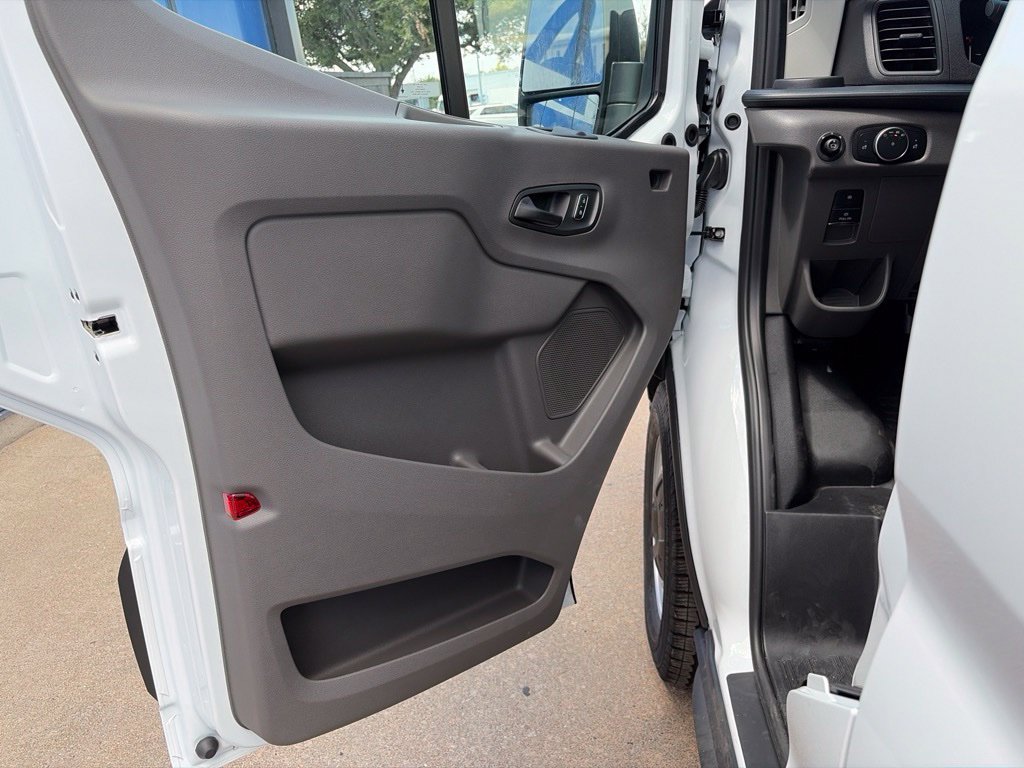 New 2026 Ford Transit 250 148 Medium Roof w/ Load Area Protection Package RWD image 9