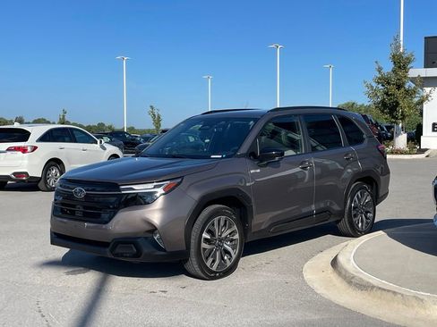 Used 2025 Subaru Forester Touring AWD/4WD image 4