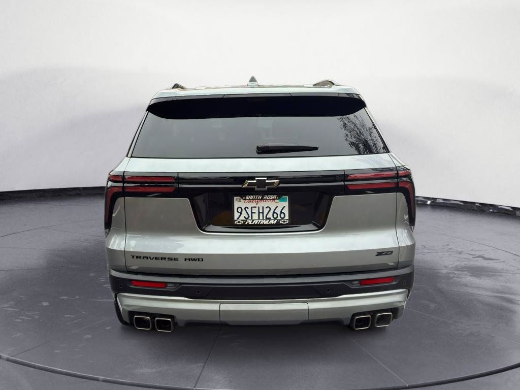 Used 2025 Chevrolet Traverse Z71 w/ Enhanced Driving Package AWD/4WD image 6