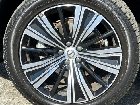 Certified 2023 Volvo XC60 B5 Plus w/ Protection Package Premier image 33