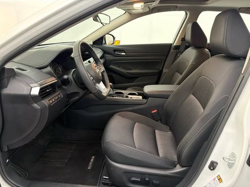 Certified 2024 Nissan Altima 2.5 SV w/ SV Premium Package FWD image 14