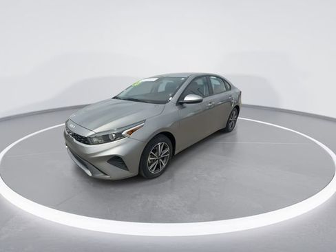 Used 2023 Kia Forte LXS w/ LXS Technology Package FWD image 4